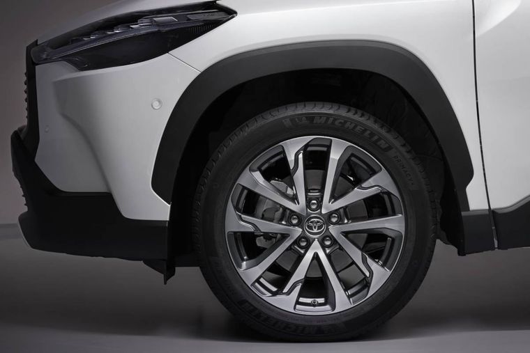 La fuerte demanda del Corolla Cross híbrido y los problemas de abastecimiento por las trabas para importar hace que haya una larga espera para comprar este modelo Foto: Toyota