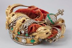 El Louvre publicó las primeras fotografías de la corona desde el robo, mostrando el daño que sufrió.