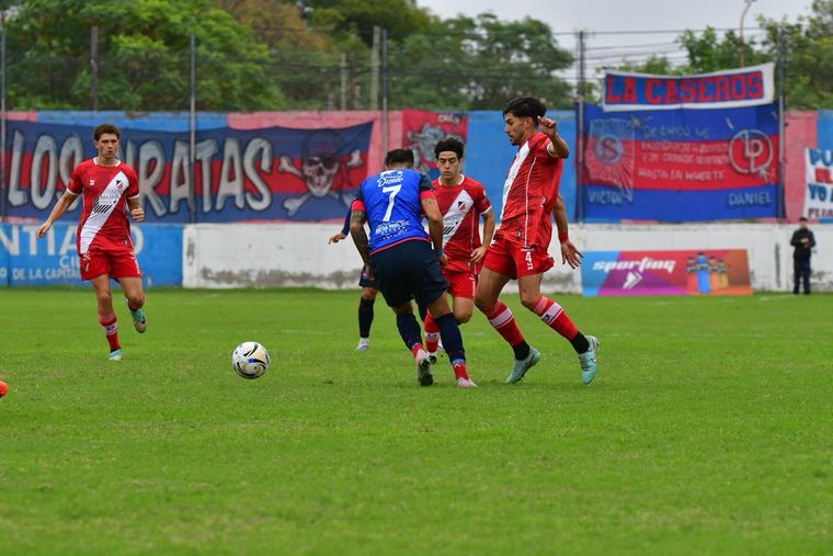 Deportivo Maipú perdió contra Güemes en el Estadio Arturo Jiya Miranda de Santiago del Estero.