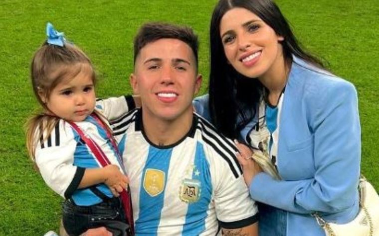 Incondicionales Enzo Fernández se emocionó con su mujer y su hija.