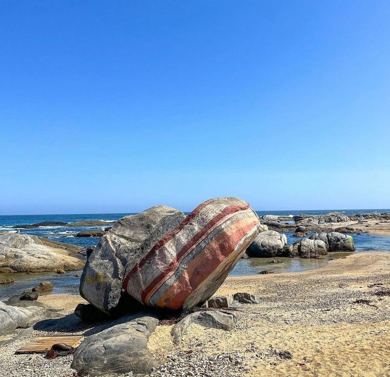 Las dos grandes rocas tienen forma de libros Foto: Turismo Quintero