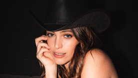 Clari Ceschín presentó DE 0 A 100, su primer álbum solista. Clari Ceschín presentó DE 0 A 100, su primer álbum solista.