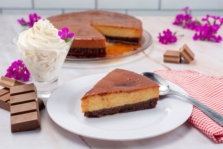 Postre chocoflan: combinación perfecta de flan y chocolate: receta fácil y práctica.