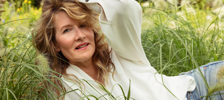 Laura Dern es una de las musas inspiradoras del gran director David Lynch y, según su colega Reese Witherspoon, tiene una capacidad de improvisación asombrosa. Foto: Glamour -  https://media.glamour.com/photos/