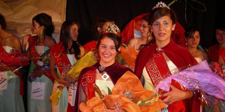 Recientemente electas la reina y virreina de la cereza 2009.