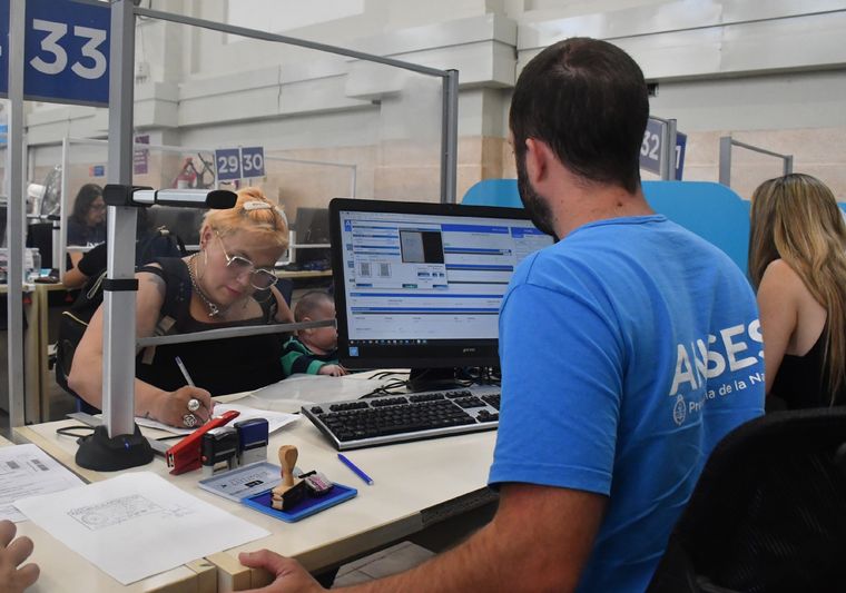 El aumento alcanzará a 17 millones de beneficiarios. Foto: Telam