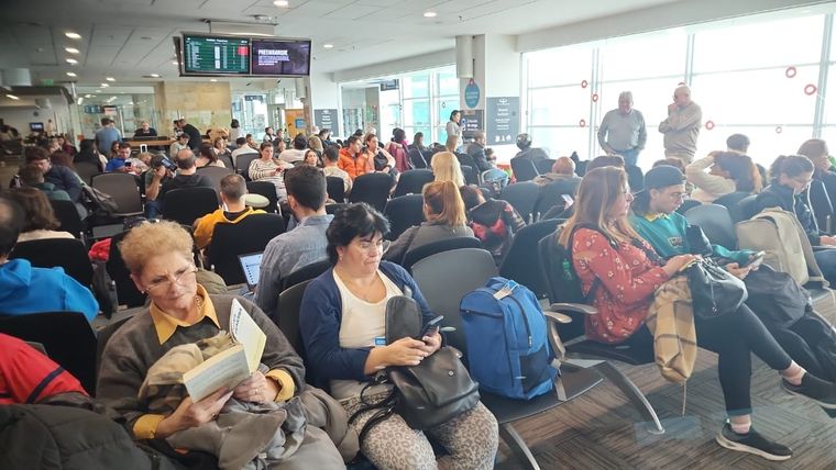 Argentina es parte de un ranking que demuestra las largas filas y demoras que muchas veces deben pasar los pasajeros Foto: Gabriela Yalangozian