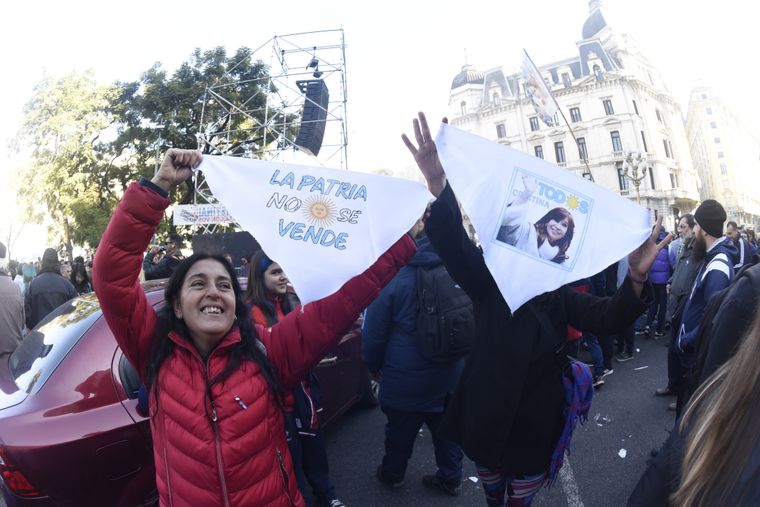 Los militantes se concentraron en Plaza de Mayo para escuchar a Cristina Kirchner.