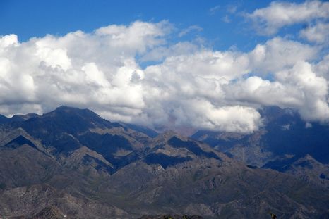 El jueves comenzará con nubosidad y algunas lluvias aisladas en Mendoza. El jueves comenzará con nubosidad y algunas lluvias aisladas en Mendoza.