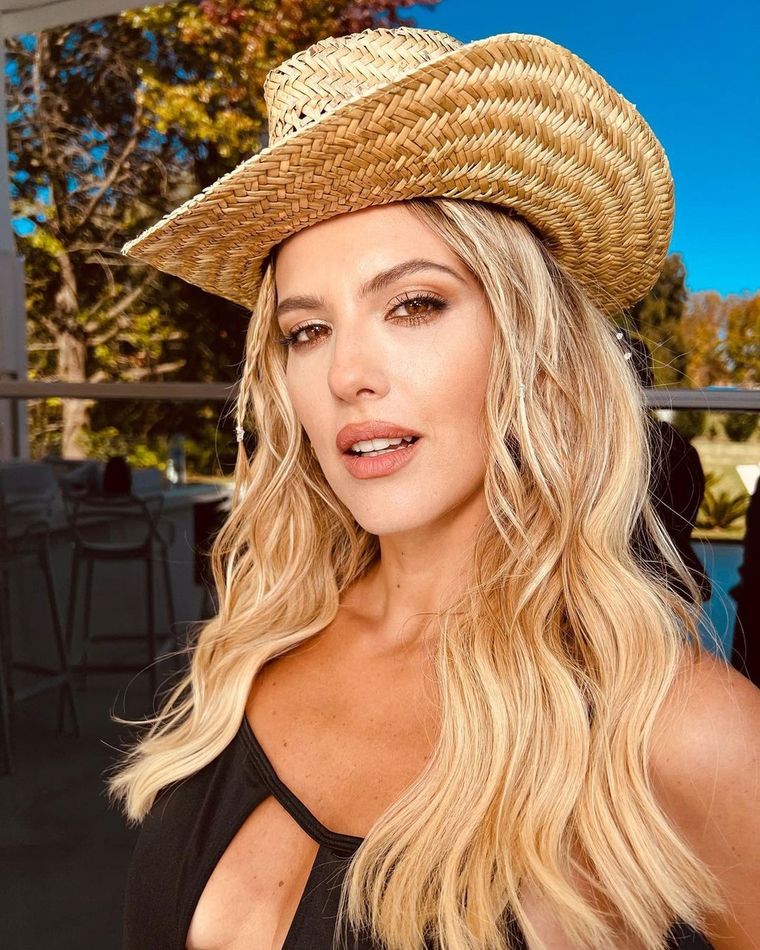 Mery del Cerro propone el dúo de jeans+zapatillas para usar durante esta temporada Foto: Instagram