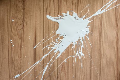 Depende el material de la pintura es el método de limpieza a implementar. Foto: Shutterstock Depende el material de la pintura es el método de limpieza a implementar. Foto: Shutterstock