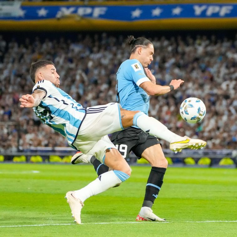 Argentina visita a Uruguay en el Estadio Centenario. Foto: X @Argentina