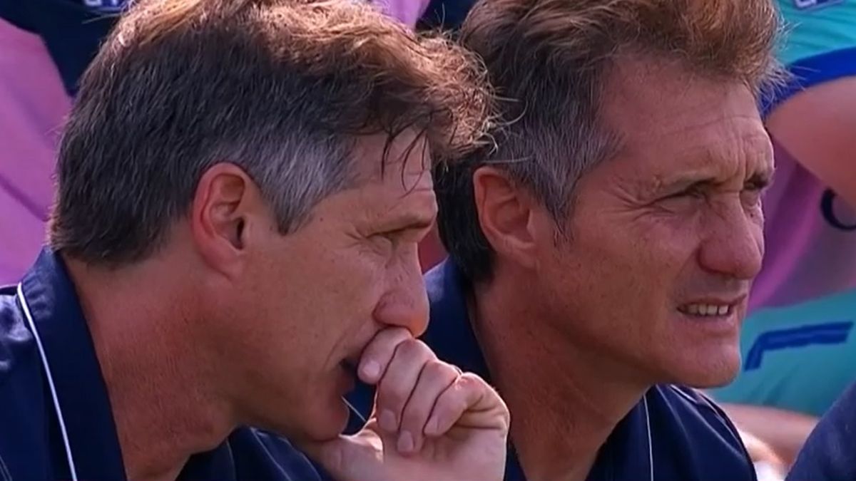 El desopilante blooper en la conferencia de Guillermo Barros Schelotto tras la caída de Vélez en Mendoza: 