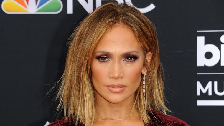 Jennifer Lopez mostró un look monocromático lleno de brillos y snsualidad. Foto: Safe Shadow -  https://image.stern.de/30549160/t/zY/v3/w1440/r1.7778/-/jennifer-lopez.jpg