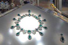 que precio pueden alcanzar las joyas robadas del louvre y por que es probable que los ladrones las rompan