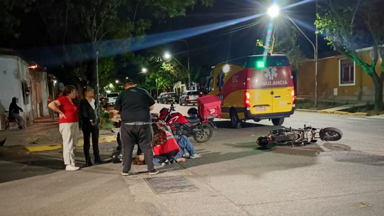 La escena del accidente entre dos motociclistas en Villa Nueva, Guaymallén.&nbsp;