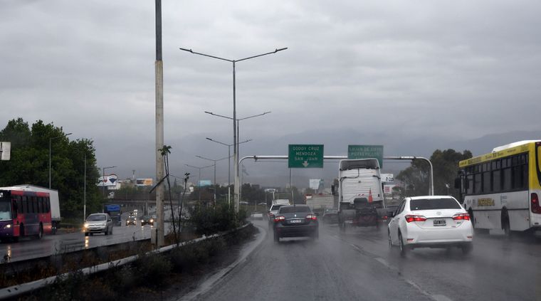 Jueves con cielo cubierto, ambiente fresco y algunas precipitaciones aisladas en distintos sectores del llano.