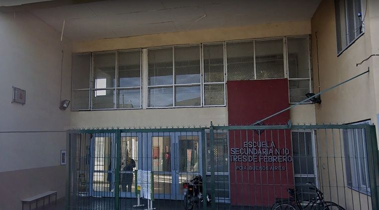 Las jóvenes relataron que la directora, profesores y preceptores lo cubren