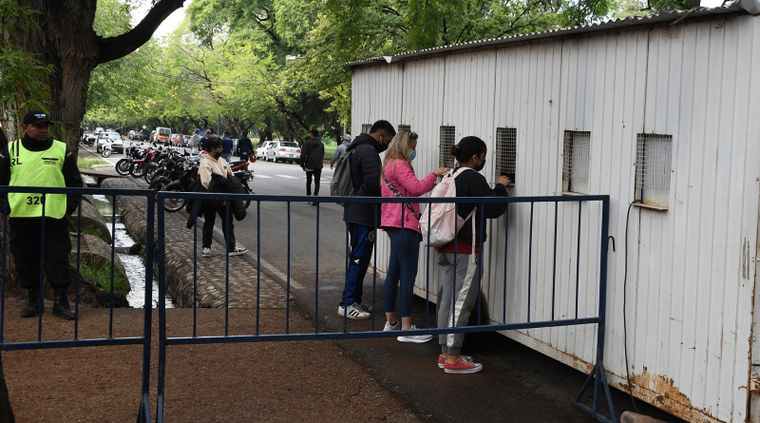 Para nada populares. La AFA publicó los nuevos precios de las entradas para todas las categorías del fútbol argentino. Foto: ALF PONCE MERCADO / MDZ