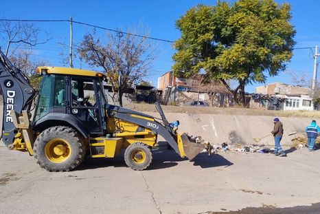 La Ciudad de Mendoza avanza con la limpieza del Canal Papagayos