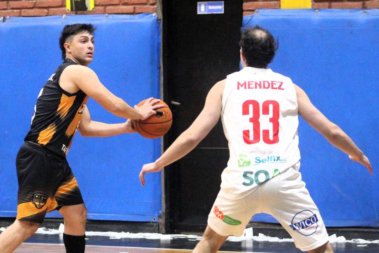 Huracán Las Heras se despidió de la Liga Federal de básquet. Huracán Las Heras se despidió de la Liga Federal de básquet.