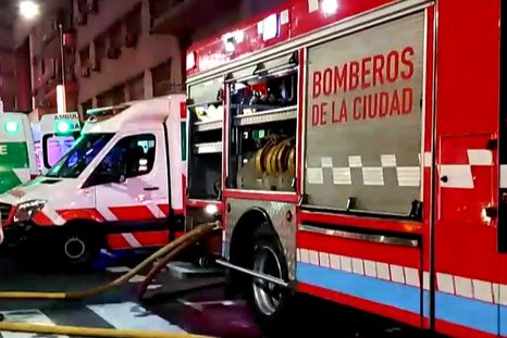 Un hombre habría prendido fuego su propio departamento luego de mantener una violenta discusión con su pareja. Un hombre habría prendido fuego su propio departamento luego de mantener una violenta discusión con su pareja.