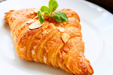 Los mejores croissants de almendra: ingredientes, preparación y consejos de expertos Foto: Shutterstock
