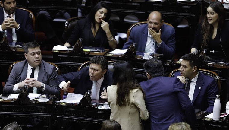 El Gobierno busca frenar una sesión que podría complicarle aún más el panorama. Foto: NA
