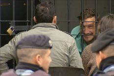 Germán Kiczka recibiendo a sus familiares. Foto: Captura de pantalla TN