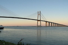 El puente une la ciudad santafesina de Rosario con la entrerriana de Victoria