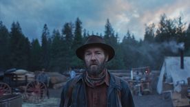 La película de Netflix sigue a Robert Grainier, un leñador y trabajador del ferrocarril que atraviesa su vida en la América de comienzos del siglo XX. La película de Netflix sigue a Robert Grainier, un leñador y trabajador del ferrocarril que atraviesa su vida en la América de comienzos del siglo XX.