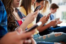 Adolescentes y el teléfono Adolescentes y el teléfono