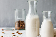 Los increíbles beneficios de beber leche de almendras La leche de almendras se ha popularizado en los últimos años. Foto: Archivo