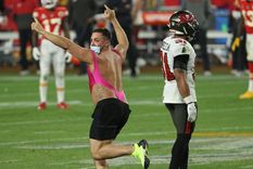 Yuri Andrade, de 31 años, ganó 375 mil dólares por invadir el campo. Foto: Fox Sports