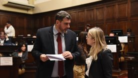 El senador Martín Kerchner y la vicegobernadora y titular del Senado, Hebe Casado. Foto: Prensa Legislatura de Mendoza