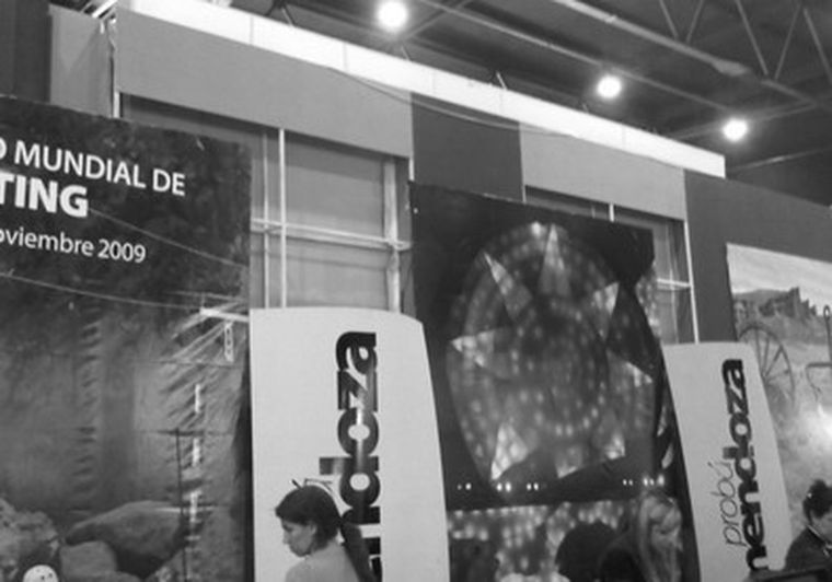 Carteles descolgados y huecos en las paredes. Esa fue la imagen de Mendoza.