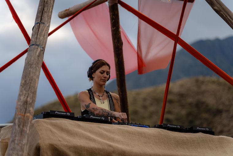DJ Aqua abrió el juego.