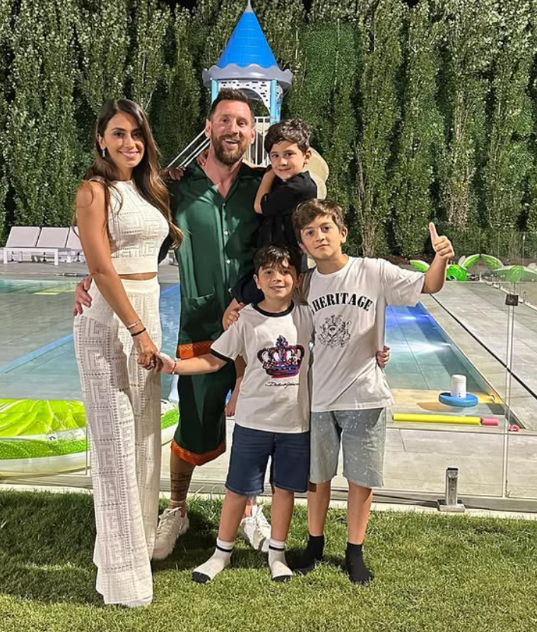 Lionel Messi junto a su familia. Foto: Instagram/ @antonelaroccuzzo. Lionel Messi junto a su familia. Foto: Instagram/ @antonelaroccuzzo.