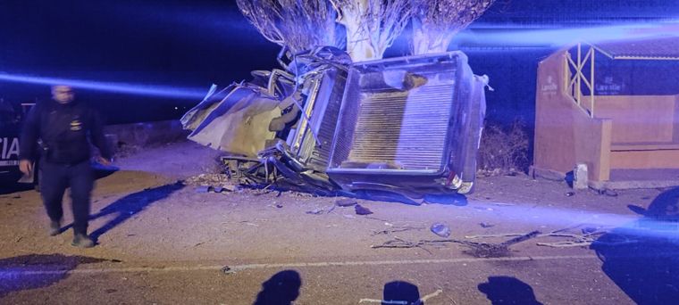 Impactante: así quedó la camioneta tras el choque en el que murieron dos hombres.