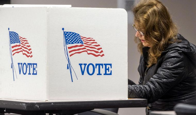 Las encuestas muestran un posible empate entre ambos candidatos. Foto: EFE