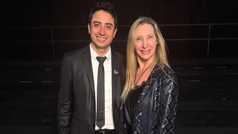 Enzo Fullone junto a Karina Milei. Foto: @fulloneenzo