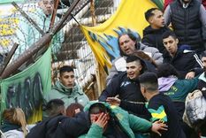 Los hinchas de Aldosivi protagonizaron un escandaloso episodio durante el partido ante Newells en Mar del Plata. Los hinchas de Aldosivi protagonizaron un escandaloso episodio durante el partido ante Newells en Mar del Plata.