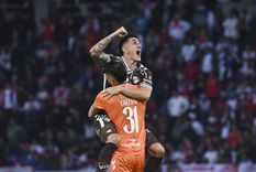 El arquero Juan Pablo Cozzani y Juan Ignacio Saborido festejan el gol que le dio el primer campeonato de la historia a Platense. El arquero Juan Pablo Cozzani y Juan Ignacio Saborido festejan el gol que le dio el primer campeonato de la historia a Platense.