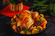 La receta admite variaciones según la región, pero siempre conserva su carácter festivo.