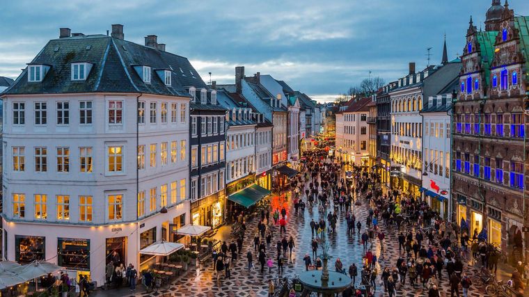 Esta plataforma te permite viajar a cualquier parte del mundo. Esta plataforma te permite viajar a cualquier parte del mundo.