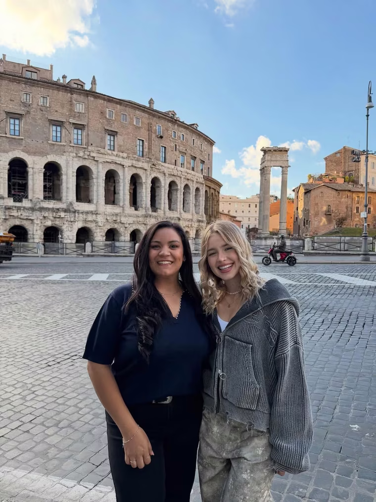 Coty Romero viajó con amigas para disfrutar de Roma. Coty Romero viajó con amigas para disfrutar de Roma.