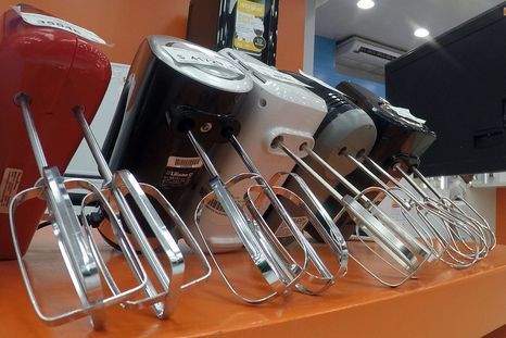 Electrodomésticos: las importaciones bajan los precios pero golpean duro en la producción