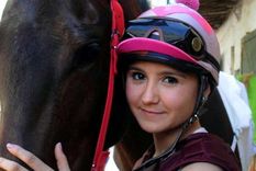 organizaran un remate para ayudar a la familia de la jocketa mendocina tras el accidente en una carreta