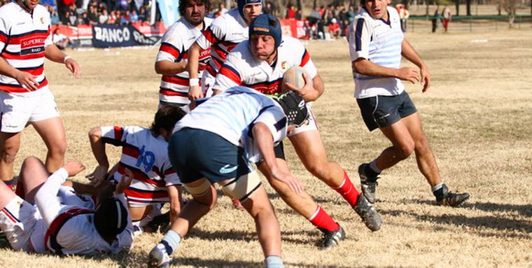 Los Curas se hicieron un festín ante Rivadavia. Foto: Nacho Gaffuri