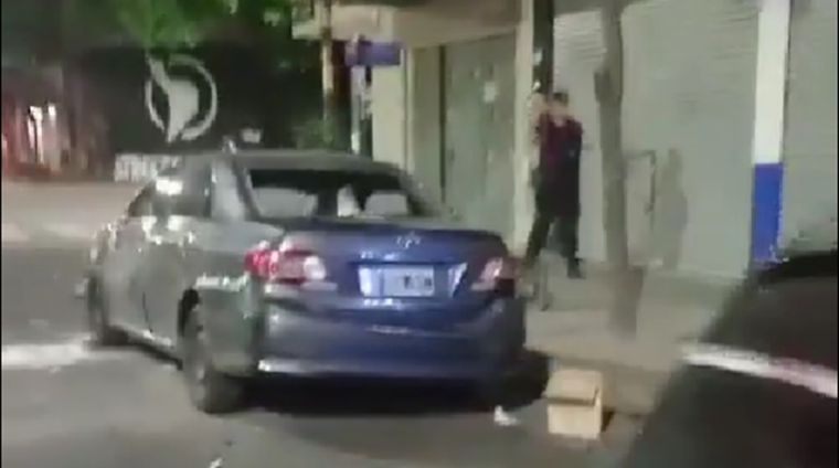 El hecho ocurrió en el cruce de las calles Uriarte y Cabrera.  Foto: Captura de pantalla